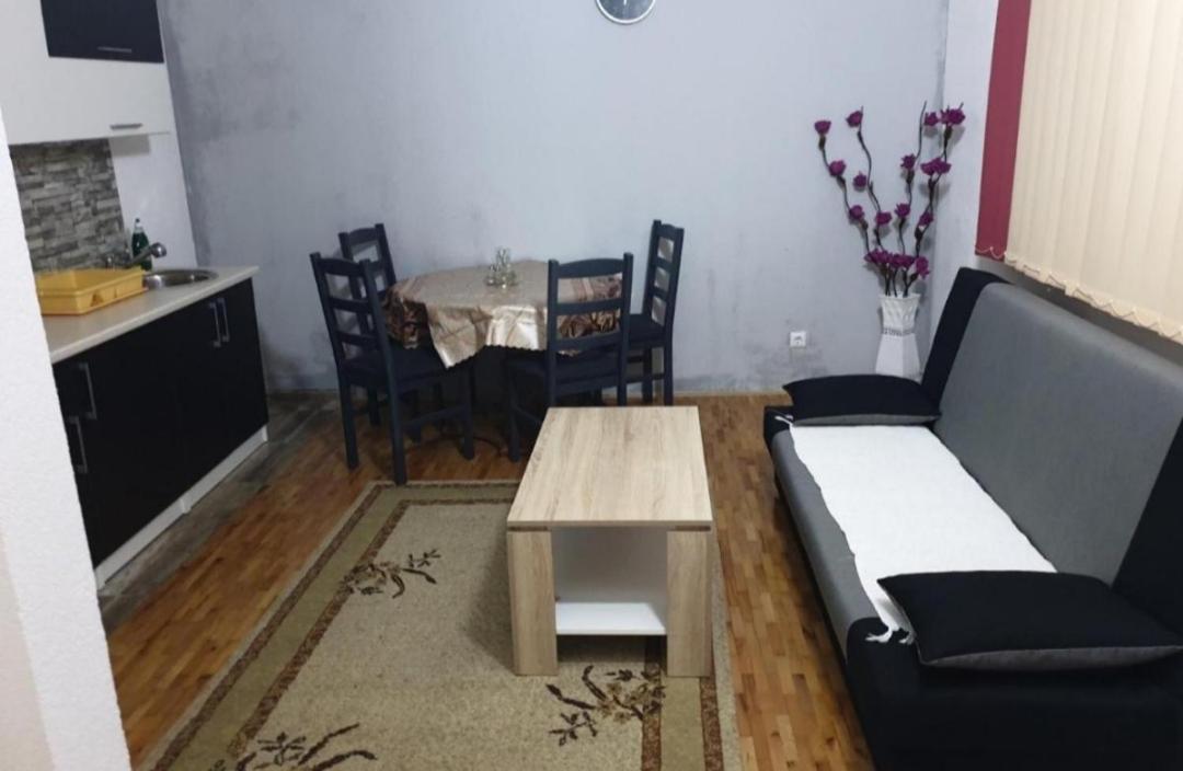 Apartmán Vela-Edo Zavidovici Exteriér fotografie
