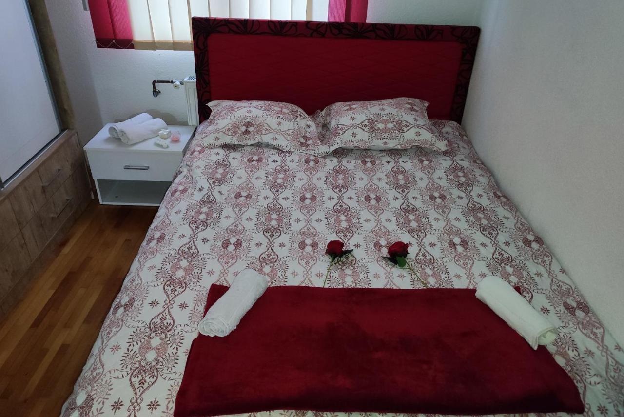 Apartmán Vela-Edo Zavidovici Exteriér fotografie